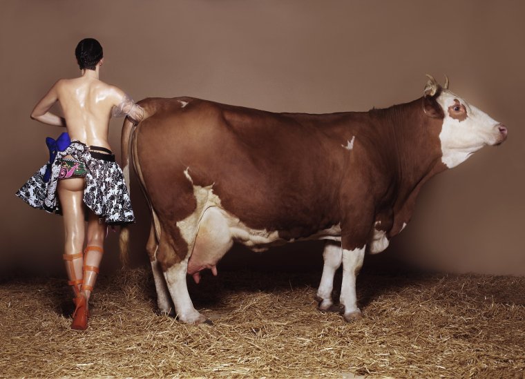 Женщина корова