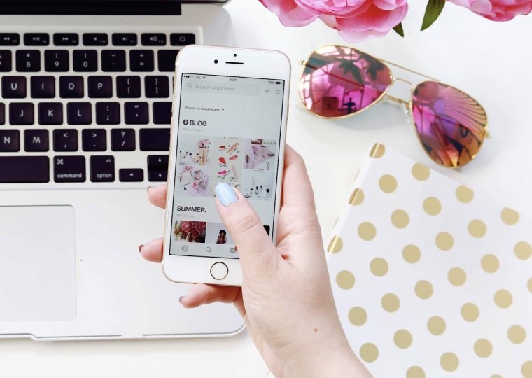 Розовый фон для ноутбука