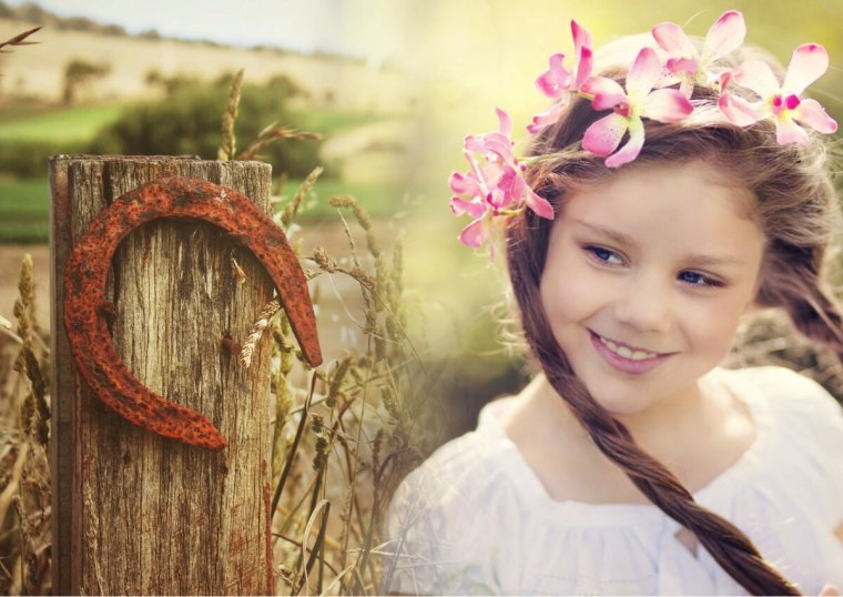 Девушка с подковой