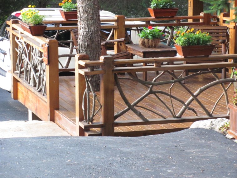 Ограждение для террасы из веток