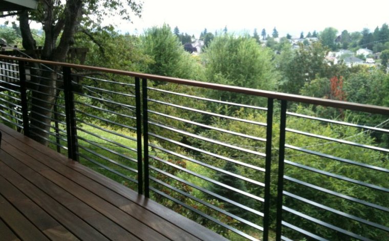 Металлическое ограждение террасы