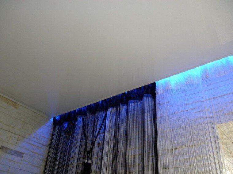 Скрытый карниз с подсветкой