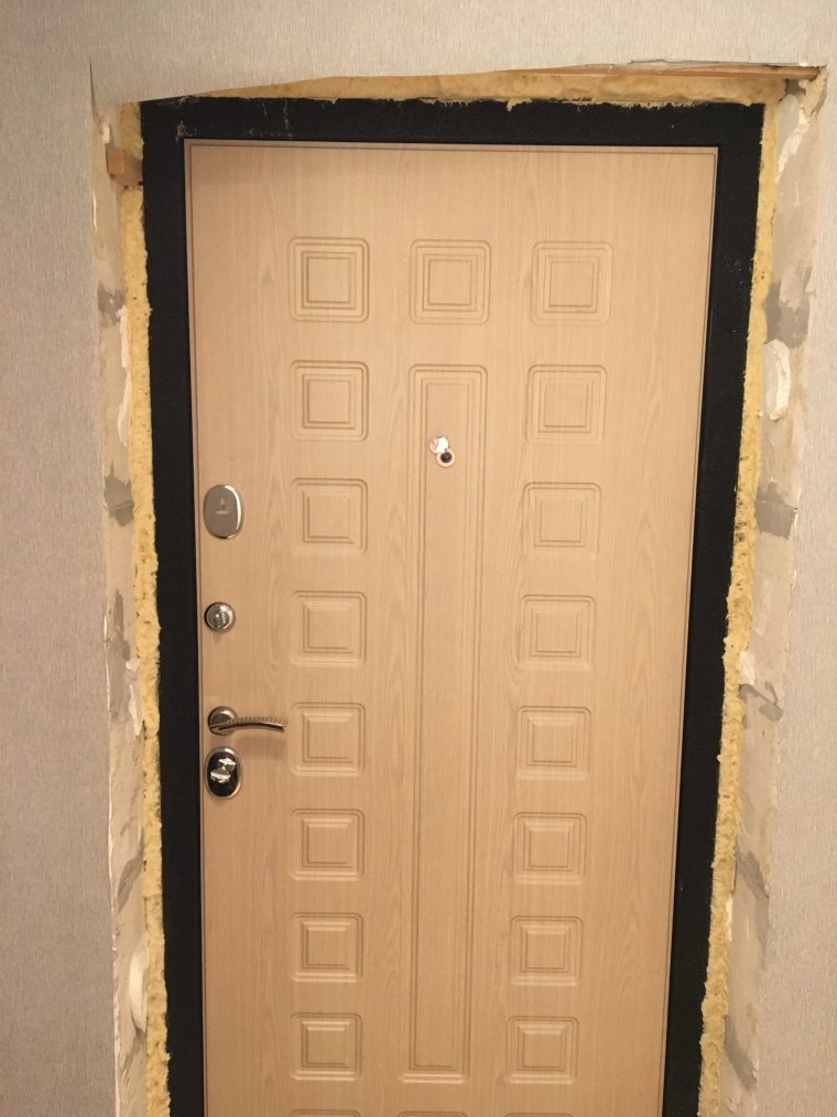 Отделка проема входной двери