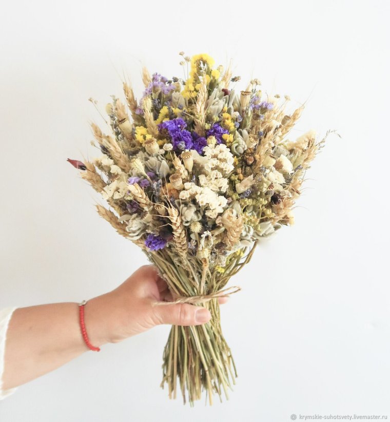 Букет с сухоцветами в вазах