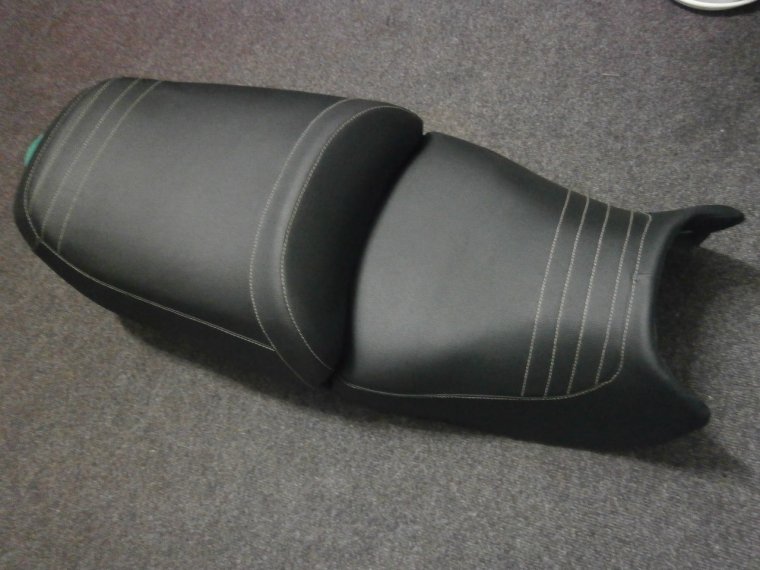 Перетяжка сиденья мотоцикла крокодильчиками