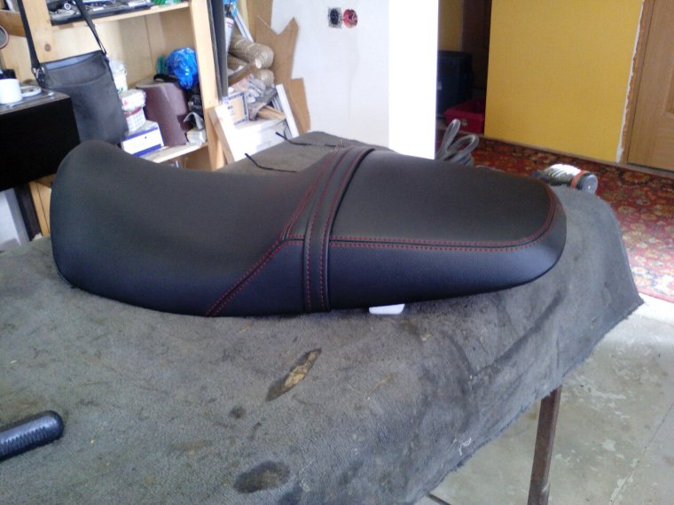 Кожаное сиденье Honda cb400