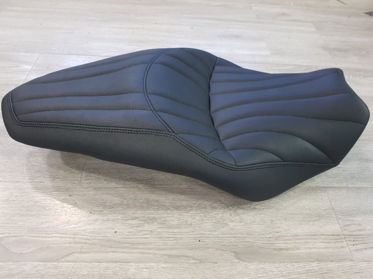 Перетяжка мото сидений BMW f900xr