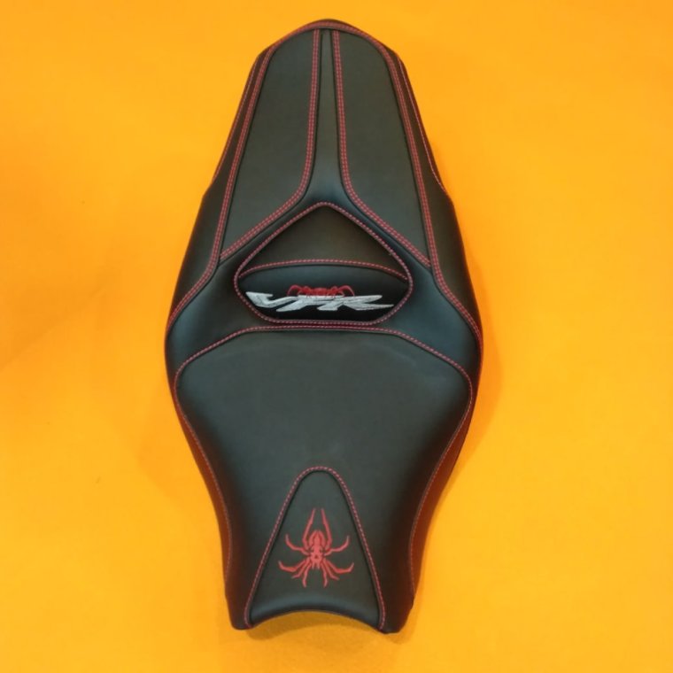 Перетянутые сидения Honda VFR 1200