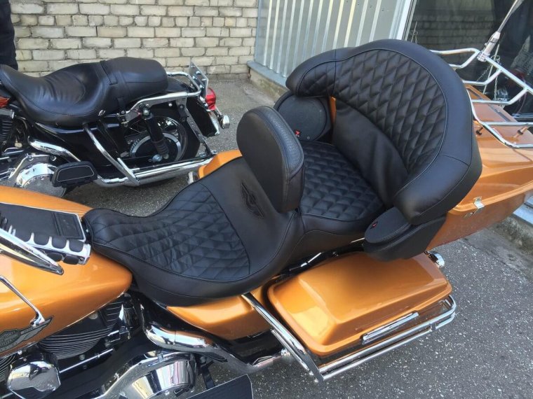 Мотоцикл с креслом сзади