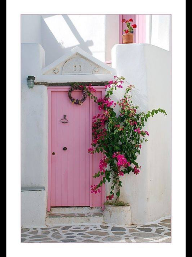 Розовая дверь в сад