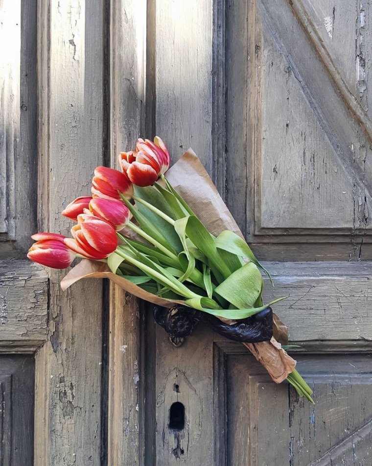 Букет у двери