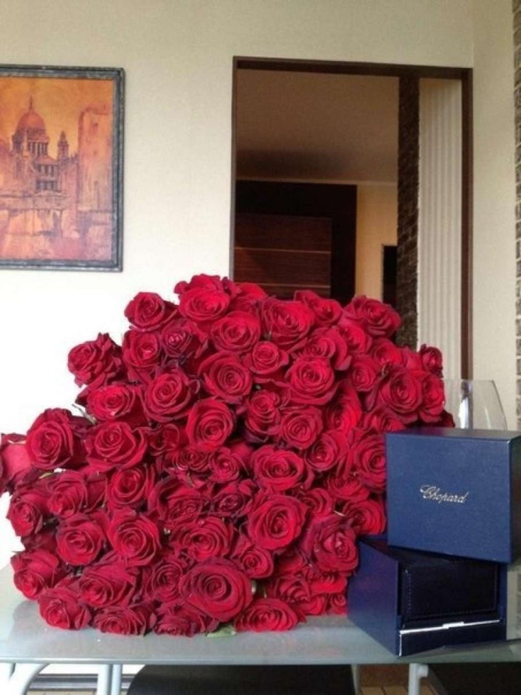 Роскошные букеты роз в интерьере