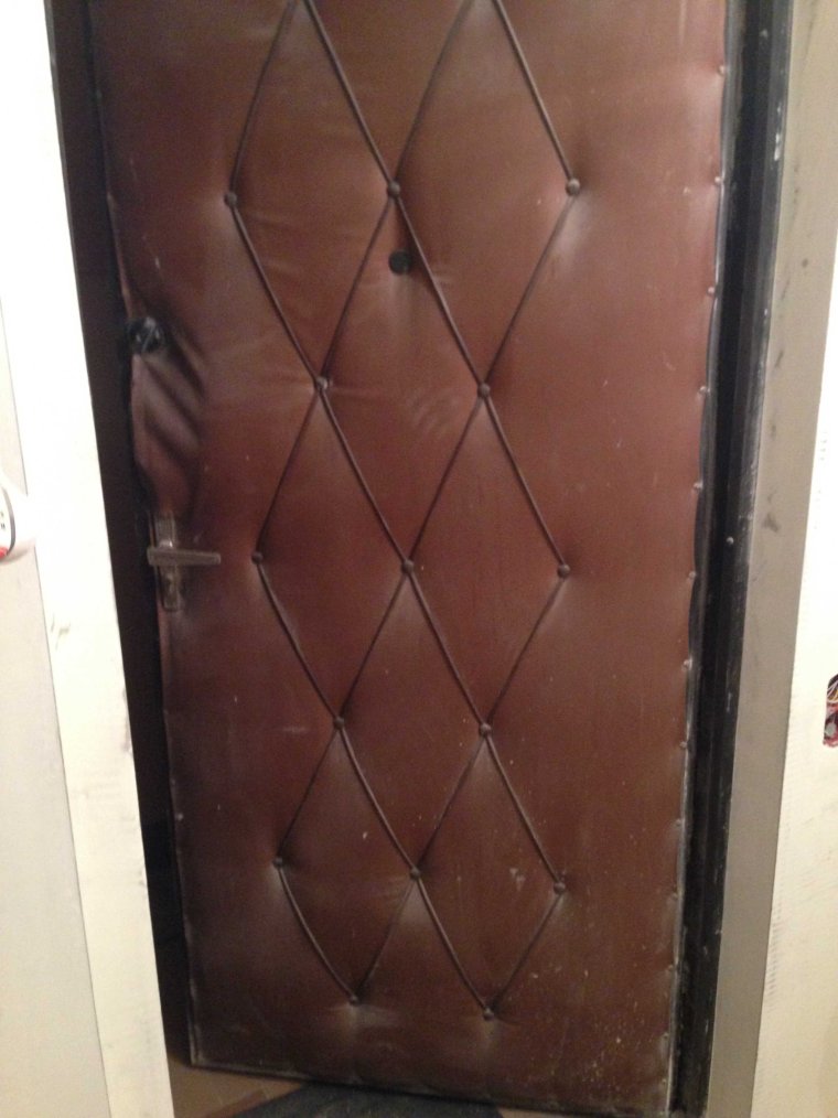 Двери обитые дермантином 90е