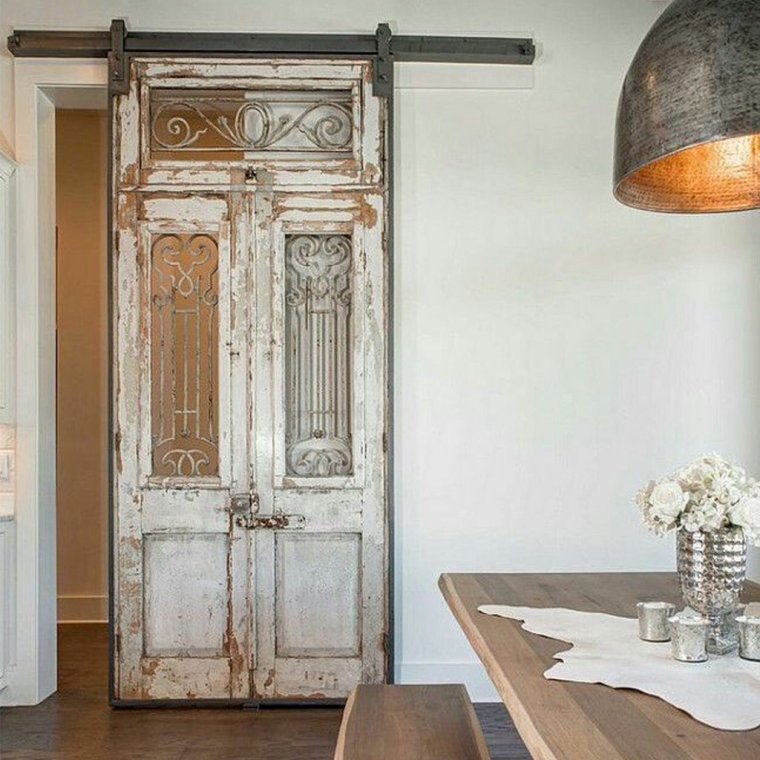 Двери из массива в стиле Прованс в интерьере
