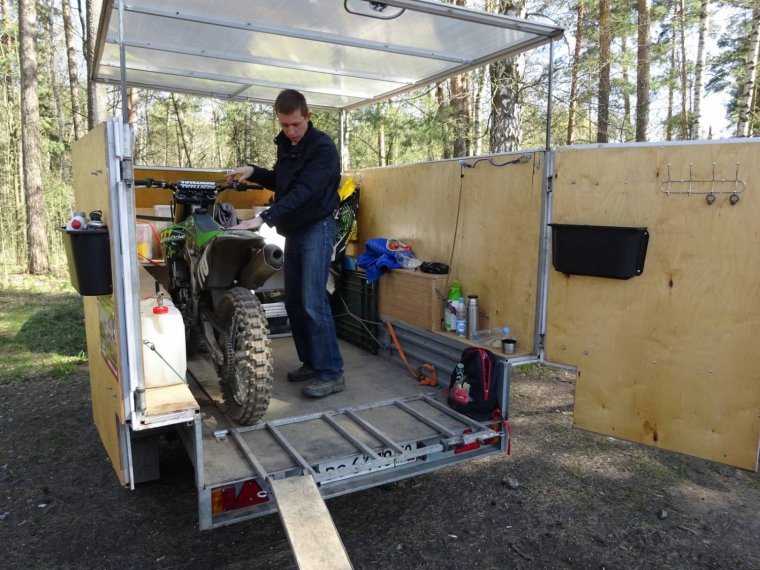 Перевозка мотокросса на прицепе