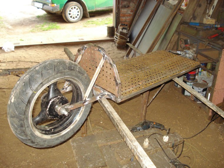 Прицеп с колесами от мотоцикла