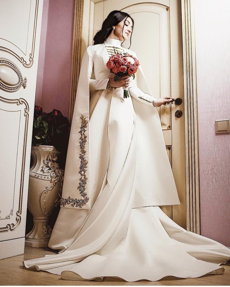 Альбина Карабашева и ее платья