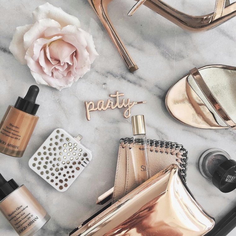 Стильный фон для косметики