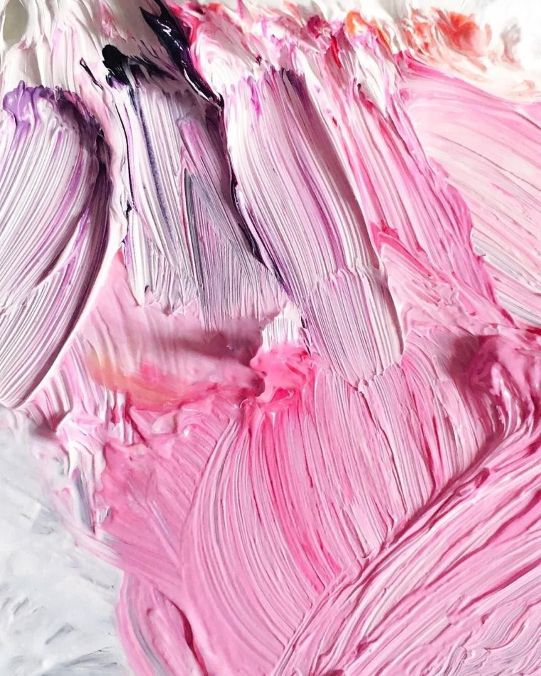 Розовые мазки краски