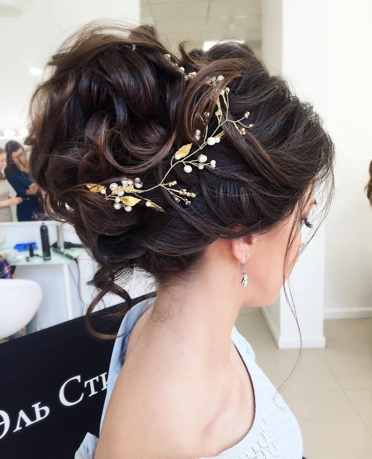 Прическа на свадьбу на темные волосы