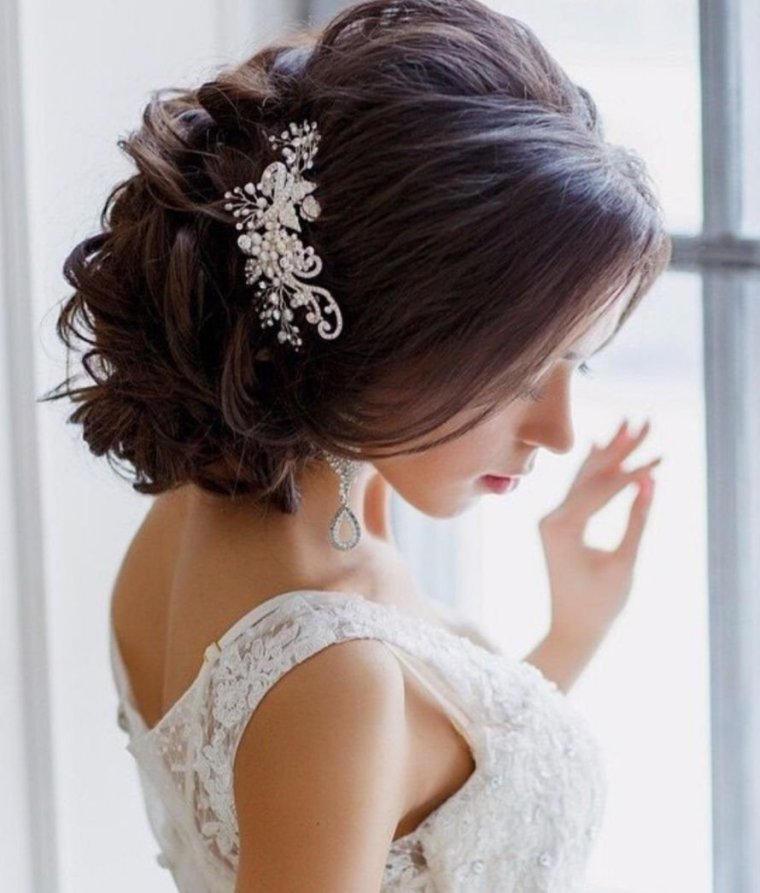 Свадебные прически на волосы до плеч с челкой