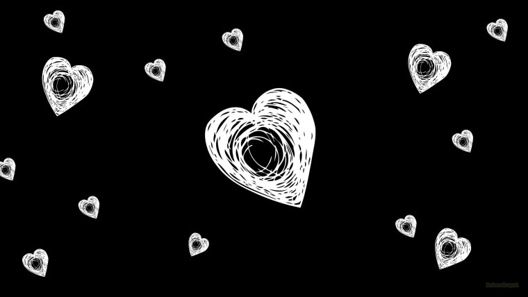 Белое сердечко на черном фоне
