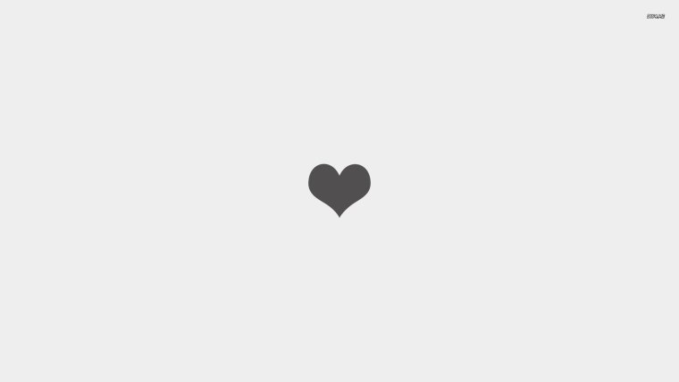 Белое сердечко на черном фоне