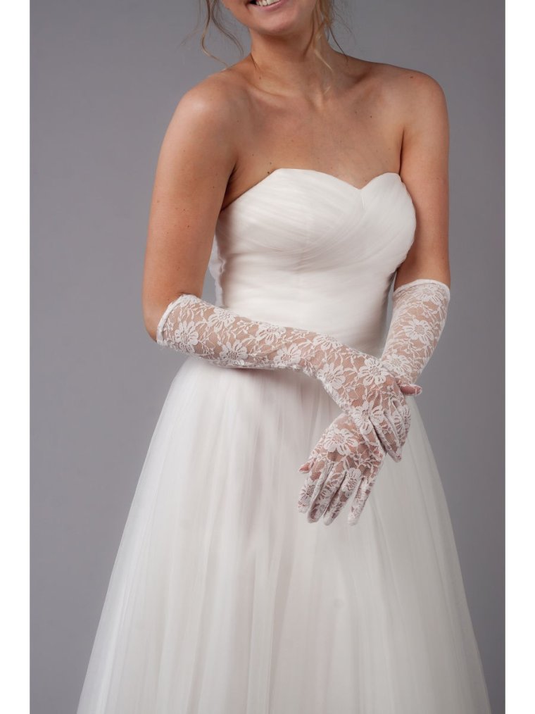 Платье невесты с перчатками