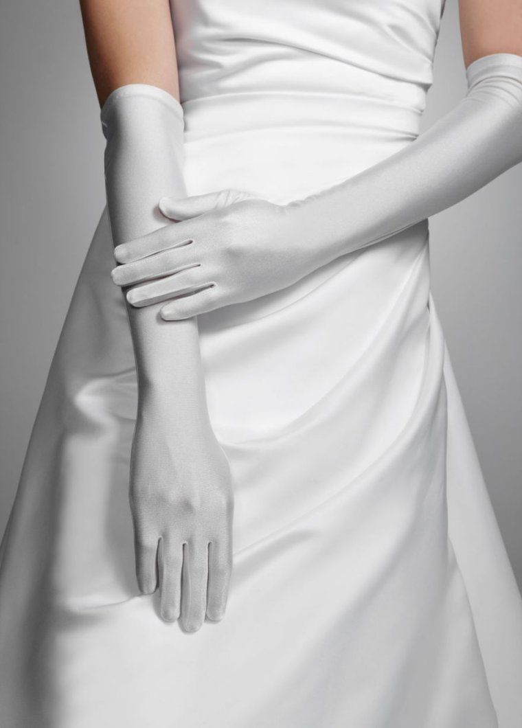 Перчатки белые атласные