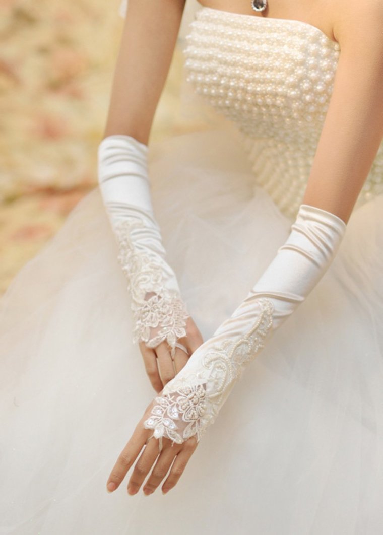 Свадебное платье с перчатками