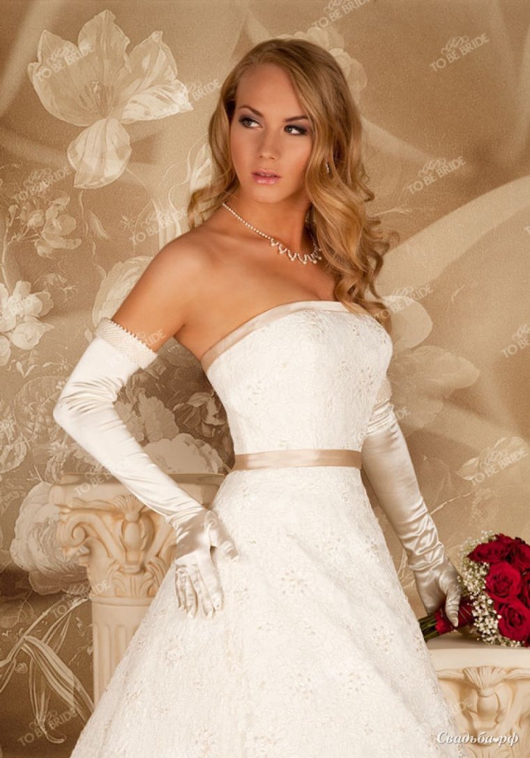 Свадебное платье с перчатками длинными