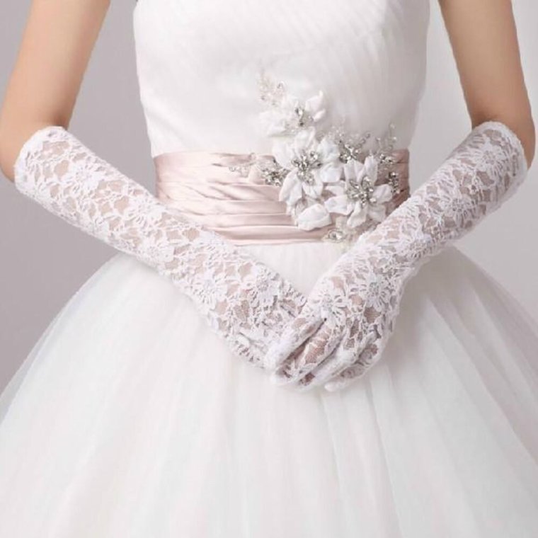Свадебное платье пышное с перчатками