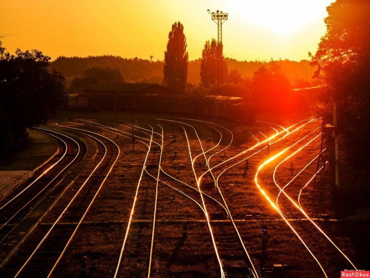 ЖД дорога на закате
