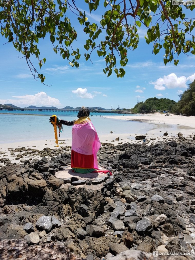 Пляж танцующей девушки