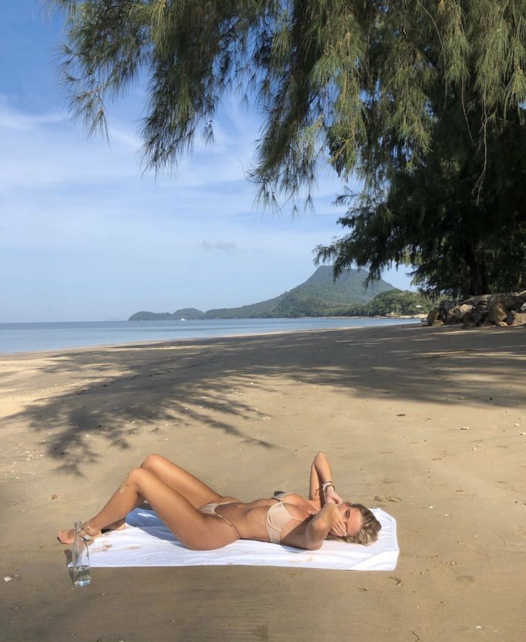 Пляжные женщины дикий пляж