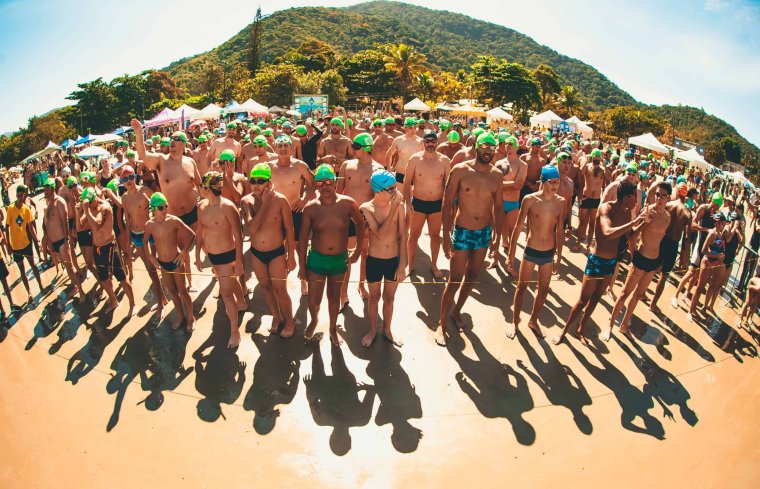 Пляж люди изумлены