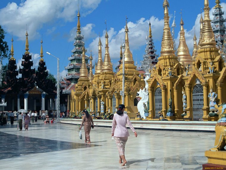 Храм стоящего Будды в Бангкоке